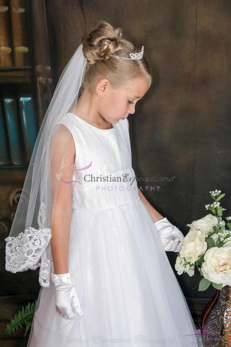 https://www.firstcommunions.com/wp-content/uploads/2016/12/White-Lace-First-Communion-Veil
